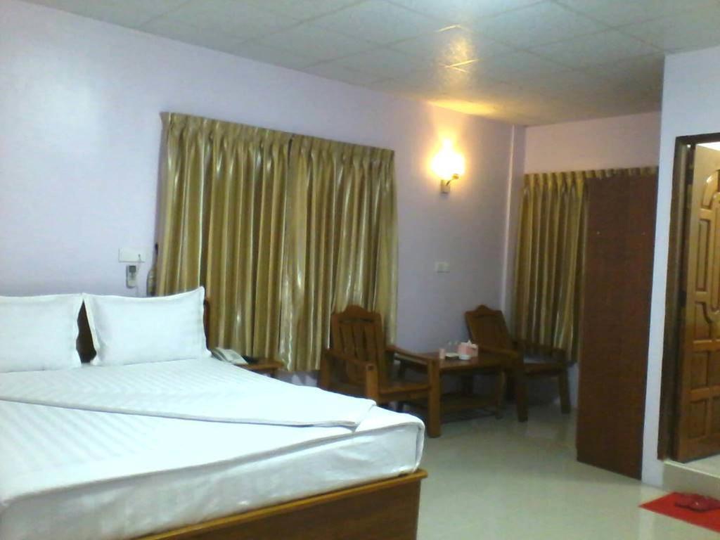 Aung Tha Pyay Hotel 3 Rangún Pokoj fotografie